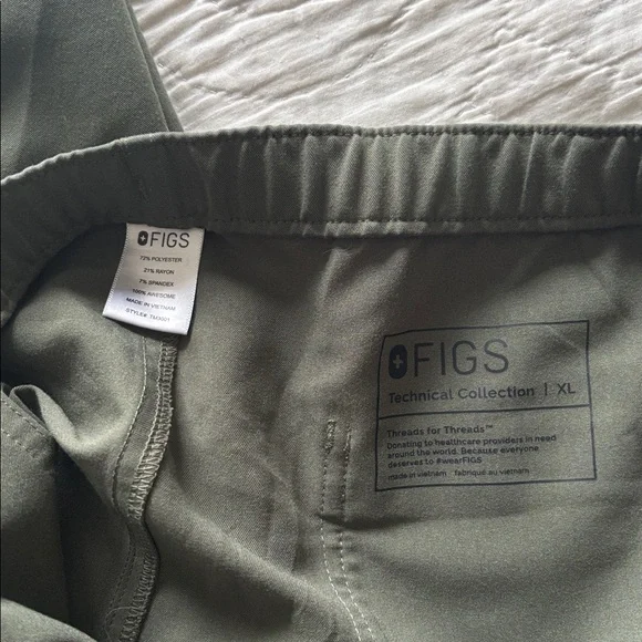 FIGS Scrub Set - Picture 9 of 15